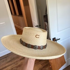 Charlie 1 horse straw hat